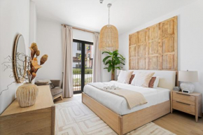 Ocean View 2BR with a Pool & Gym, 2 min to Beach